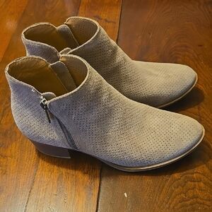 Women's Lucky Brand Suede Ankle Boots - Tan, Great Gently Used Condition